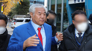 '서부지법 폭력난동 배후 의혹' 전광훈 목사 경찰 출석