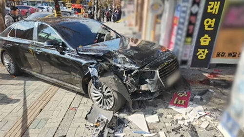 인천서 70대 운전 차량 인도로 돌진…엄마와 2살 딸 중상