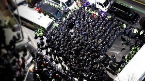 "지지율 오르니 설까지 버텨라"…윤 발언 공개