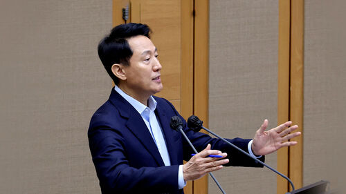 "한강버스 책임져야" vs "가짜뉴스 법적 대응"