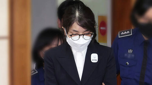 재판 중계 일부 허가…김건희, 두 달 만에 모습 공개