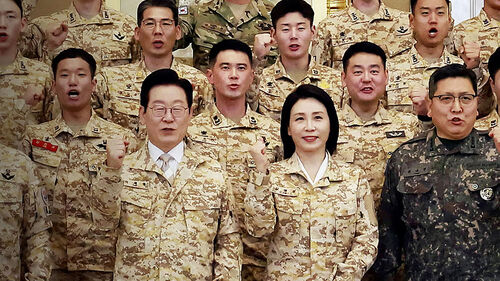 이 대통령, 아크부대 격려…세계 최고층 빌딩엔 태극기