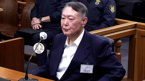 증인으로 첫 출석한 윤…"한덕수, 계엄 반대했다"