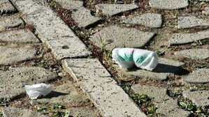 관광지 바닥에 웬 기저귀?&hellip;"제발" 목격자 호소