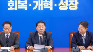 대통령 순방 땐 자제하자더니…민주당 '검사장 고발'로 또 엇박자 기류