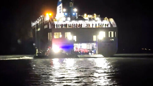 267명 탄 여객선 좌초…3시간 만에 전원 구조