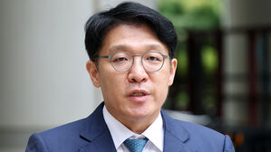 '공천 청탁' 김상민 검사 첫 공판&hellip;국과수 그림 감정