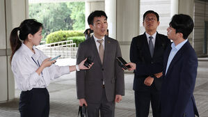 법무부, 감치 대상 신원확인 완화&hellip;'김용현 변호인 논란' 보완책