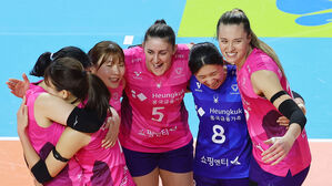 '레베카 28점' 흥국생명, 실바 앞세운 GS칼텍스에 역전승