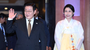 김혜경 여사, '마을 재건' 쌍샘교회 방문&hellip;"우리 사회가 나아갈 방향"