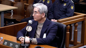 "뭣도 아닌 게"&hellip;풀려나자 재판장에 '막말 조롱'