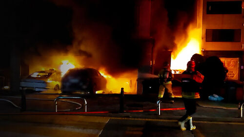 새벽 시간 순식간에 불길 휩싸였다…수십 명 옥상 대피