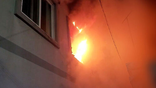 새벽 시간 시뻘건 원룸 창문…"결국 사망" 2명 참변