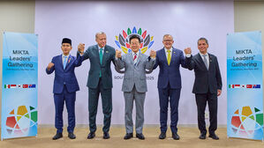 이 대통령, 믹타(MIKTA) 정상회동&hellip;"다자주의 회복" 공동언론발표문 채택