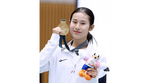 정혜근, 도쿄 데플림픽 태권도서 여자 품새 금&middot;품새 페어 은