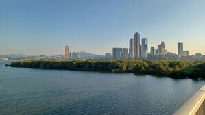 밤섬 인근서 보트 한강 바닥에 걸려&hellip;탑승자 6명 전원 구조