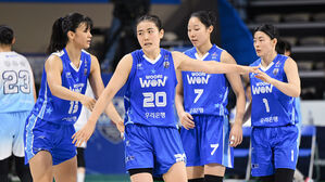 여자농구 우리은행, 신한은행 잡고 개막 2연패 뒤 첫 승 신고