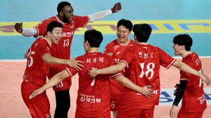 한국전력, 삼성화재 꺾고 3위 도약&hellip;도로공사는 9연승 선두 질주