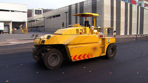 후진하던 15톤 롤러에…60대 작업자 사망