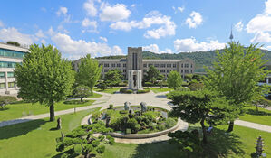 답사 뒤풀이서 부적절한 신체 접촉&hellip;동국대 교수 성추행 논란