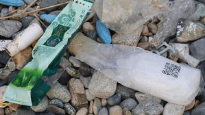 해안가에 수상한 봉투&hellip;제주&middot;포항 이어 영덕서도 발견