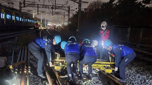 궤도 이탈에 전장연 시위까지&hellip;4호선 출근길 혼란