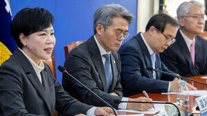 민주, 퇴직 대법관 '대법사건' 5년간 수임 금지 추진&hellip;행정처 폐지도