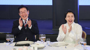 이 대통령 "국민이 주인, 이재명 흉봐도 좋다"&hellip;동포와 타운홀미팅