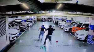 쇠망치 휘두르며 납치 시도&hellip;"돈 노려 3개월 미행"