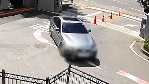 "왜 여기에" 경찰들 깜짝…제 발로 경찰서 찾아왔다