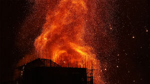 홍콩 아파트 화재참사로 44명 사망&middot;279명 실종&hellip;책임자 3명 체포