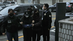 '16개월 영아 학대살해' 친모&middot;계부 영장심사 출석&hellip;묵묵부답