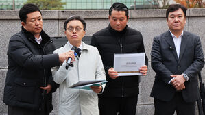 이화영 변호인단, '집단퇴정' 검사 4명 법정모욕&middot;직무유기 고발