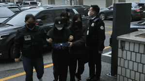 '16개월 영아 학대살해' 친모&middot;계부 구속&hellip;"도망 염려"
