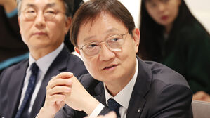 이찬진 "고위험 해외파생&middot;레버리지 상품 마케팅 억제해야"