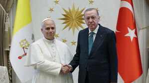 교황, 튀르키예 도착&hellip;"국제 사회 갈등 고조, 대화 필요해"