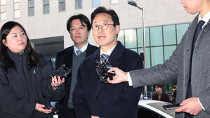 검찰, '패스트트랙 충돌' 박범계&middot;박주민 의원에 벌금형 구형