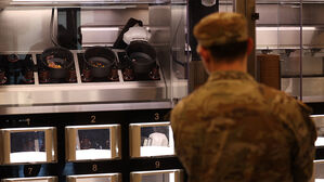 로봇이 5분 만에 주한미군 식사 준비&hellip;미 육군 최초 시연