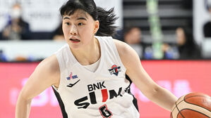 여자프로농구 BNK, 우리은행 꺾고 공동 2위 도약