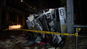 냉동탑차 경사로 미끄러져 전복&hellip;운전자 사망