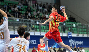 SK, 핸드볼 H리그 개막 4연승 질주&hellip;충남도청은 4연패