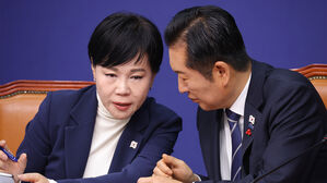 민주 최고위원 3명만 지선출마 사퇴&hellip;비대위 전환 없이 정 체제 유지