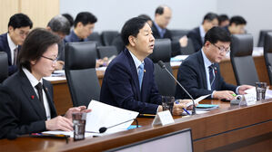 정부, 국민연금&middot;수출기업&middot;증권사 '3대 외환 수급' 일괄 점검