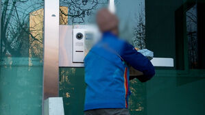 현관 비번에 가족주소까지&hellip;"나만 바꾸면 뭐하나" 분노