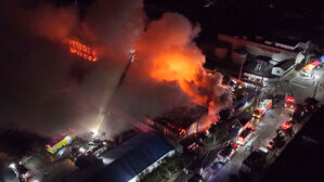 서귀포 토평공단 공장 밤새 큰불&hellip;"다량 연기&middot;우회" 안전 당부