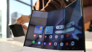 삼성, 두번 접는 '트라이폴드' 공개&hellip;10인치 대화면