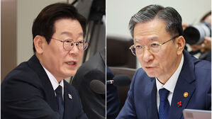 이 대통령, 정성호에 "저 대신 맞느라 고생&hellip;백조 발 역할 감사"