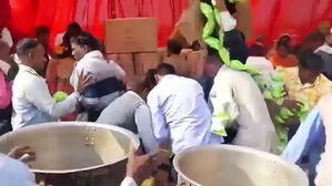 383쌍 대규모 합동결혼식&hellip;한순간 난장판 돼버린 순간