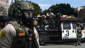 LA 이민당국 건물에 화염병 투척 50대 체포&hellip;"부상자는 없어"