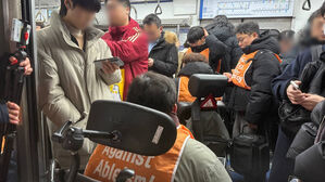 전장연, 1호선 용산역서 탑승 시위&hellip;출근길 열차 운행 지연